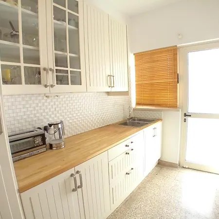 Upper House Centre Apartment