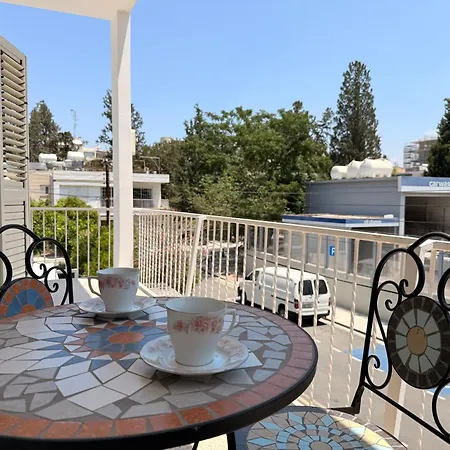 Upper House Centre Apartment