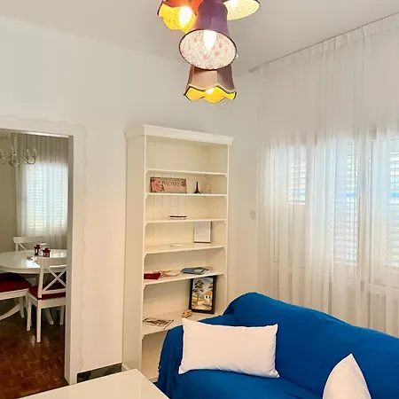 Door 3bdr Flat Centre Apartment *