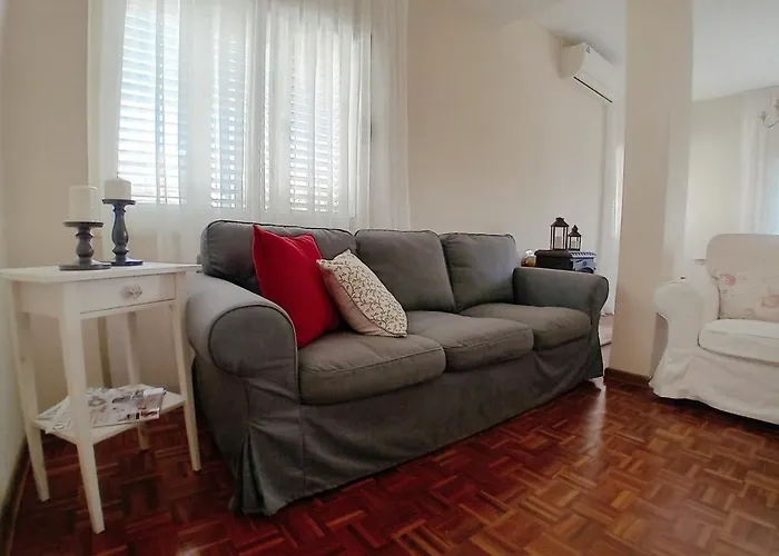 Door 3bdr Flat Centre Никосия