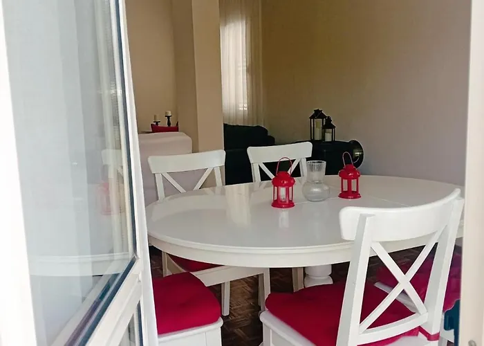 Door 3bdr Flat Centre 公寓 *