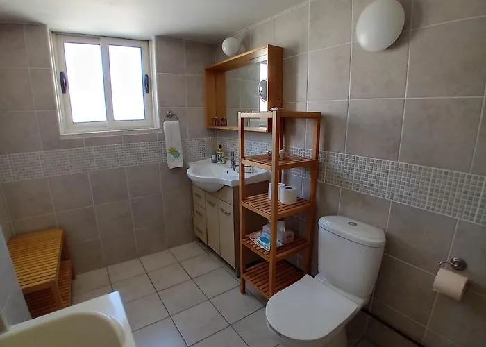 Door 3bdr Flat Centre * 尼科西亚