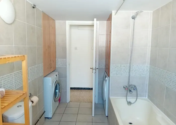 Door 3bdr Flat Centre Апартаменты Никосия