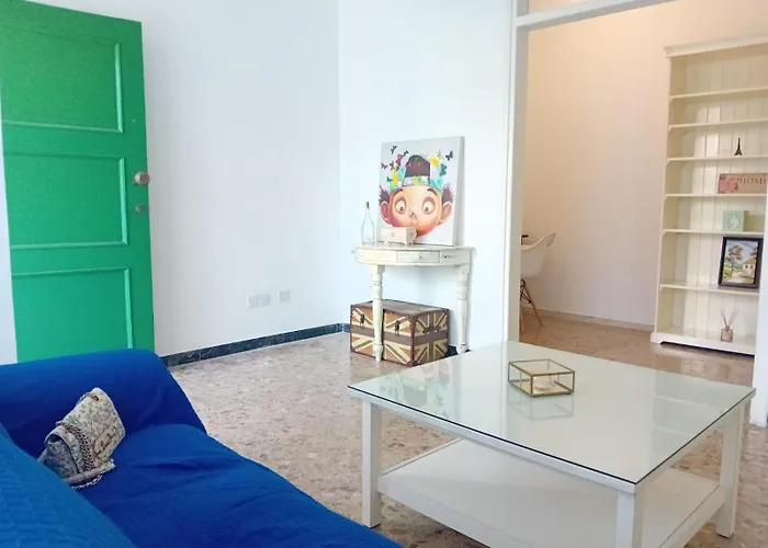 Door 3bdr Flat Centre 公寓