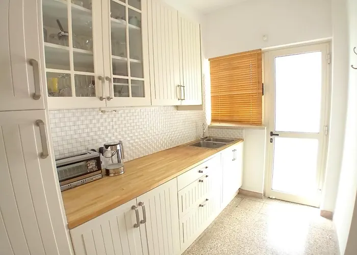 Door 3bdr Flat Centre 公寓