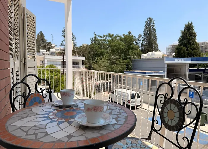 Door 3bdr Flat Centre 公寓