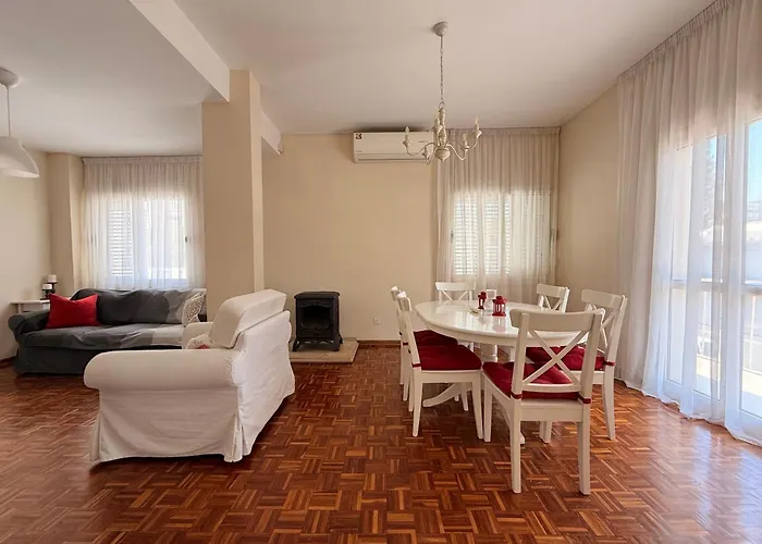 Door 3bdr Flat Centre Никосия