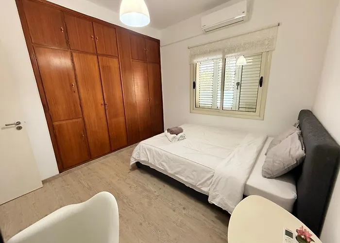 Door 3bdr Flat Centre Никосия