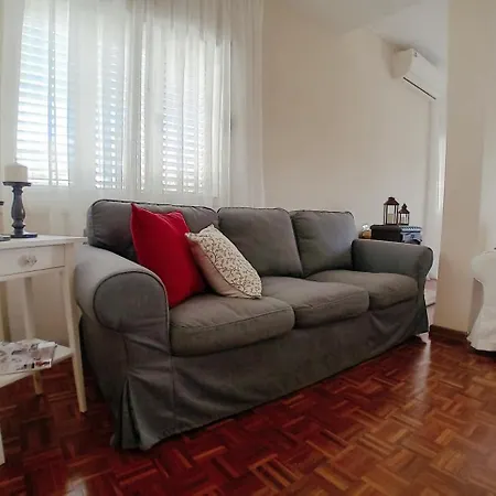 Door 3bdr Flat Centre 尼科西亚