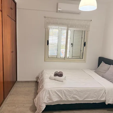 Door 3bdr Flat Centre 尼科西亚