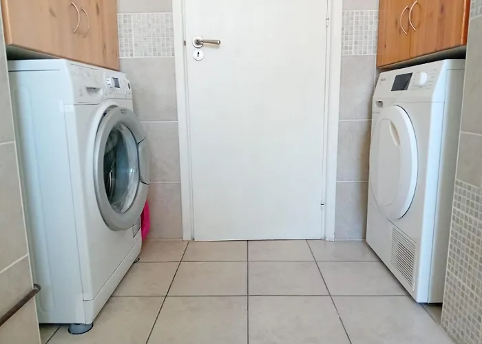 Door 3bdr Flat Centre 尼科西亚