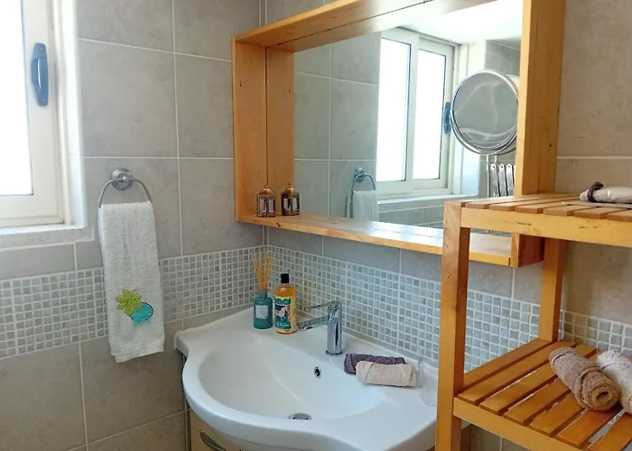 Door 3bdr Flat Centre * 尼科西亚