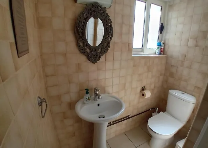 Door 3bdr Flat Centre * 尼科西亚