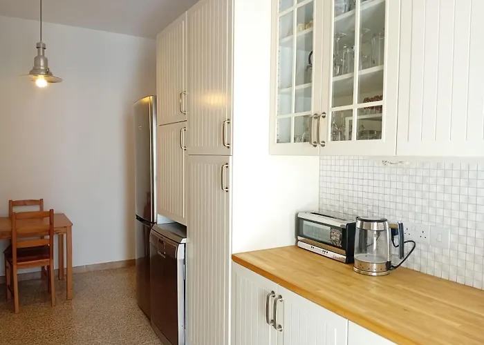 Door 3bdr Flat Centre *