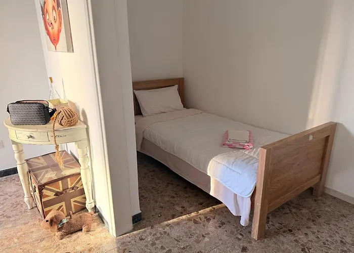 Door 3bdr Flat Centre * 尼科西亚