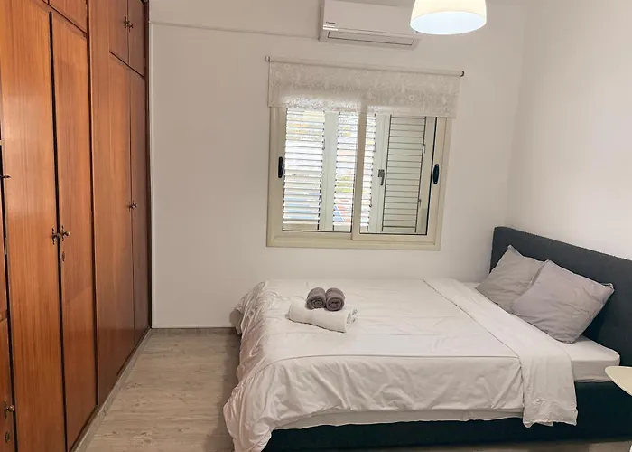 Door 3bdr Flat Centre 尼科西亚