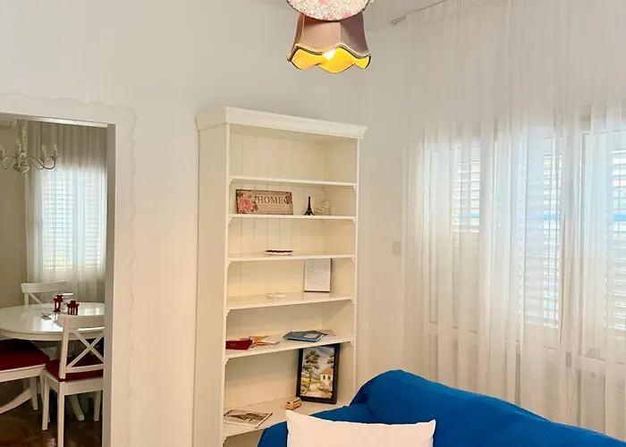 Door 3bdr Flat Centre 公寓 *